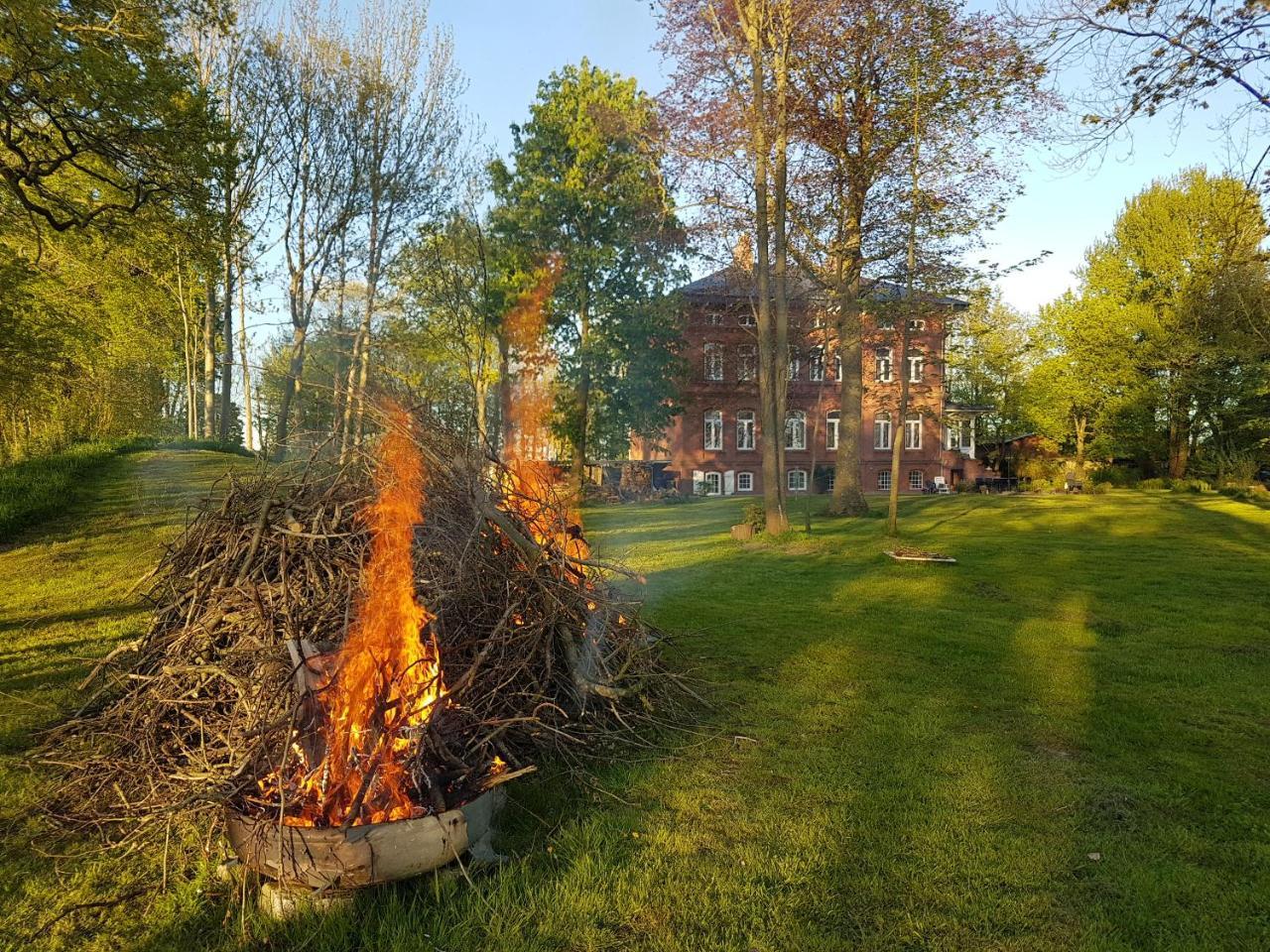 Haus Im Park Daire Wesselburen Dış mekan fotoğraf
